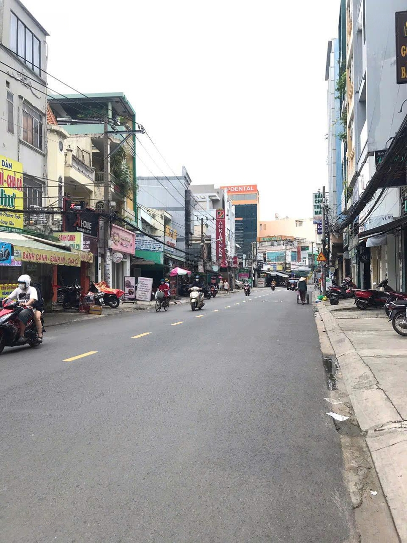 Gía: 25.5 Tỷ, Nhà Nguyễn Văn Thương, Phường 25, Dt: 8,5X20M, 4 Tầng Full Nội Thất, Hdt: 95 Triệu/Tháng,