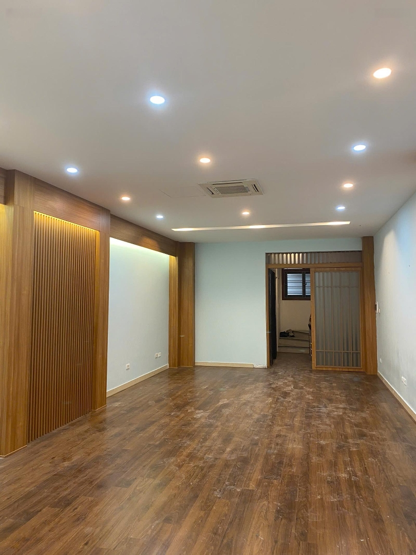Cho Thuê Nhà Mặt Phố Trần Hưng Đạo Diện Tích 60Mx7T Có Hầmmặt Tiền4M Giá Chỉ 55 Triệu Có Thang Máy