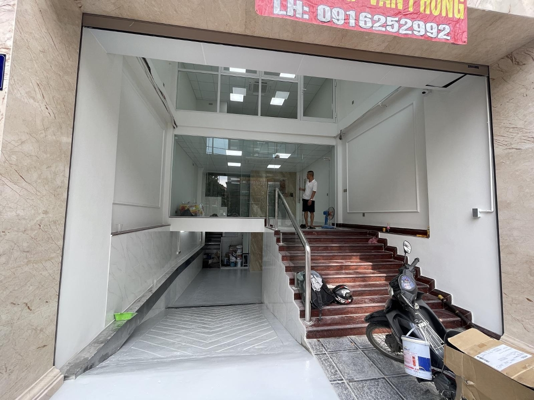 Cho Thuê Nhà Mặt Phố Lạc Long Quân, Tây Hồ. Mặt Tiền 6M,Diện Tích70M2 Lh Chính Chủ 0916252992
