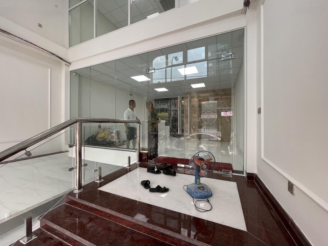 Cho Thuê Nhà Mặt Phố Lạc Long Quân, Tây Hồ. Mặt Tiền 6M,Diện Tích70M2 Lh Chính Chủ 0916252992