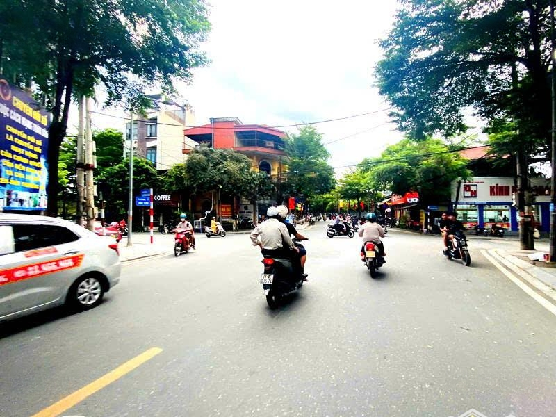 Bán Nhà Thị Trấn Chúc Sơn Chương Mỹdiện Tích70M2X2 Tầngmặt Tiền4,5M Mặt Đường Trục Chính Kinh Doanh