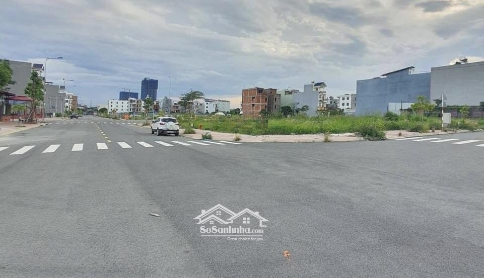 Bán Lô Đất 100M2 Ngay Vinhomes Q9 , Mặt Tiền Đường Vành Đai 3 , Giá 27 Triệu/M2 .