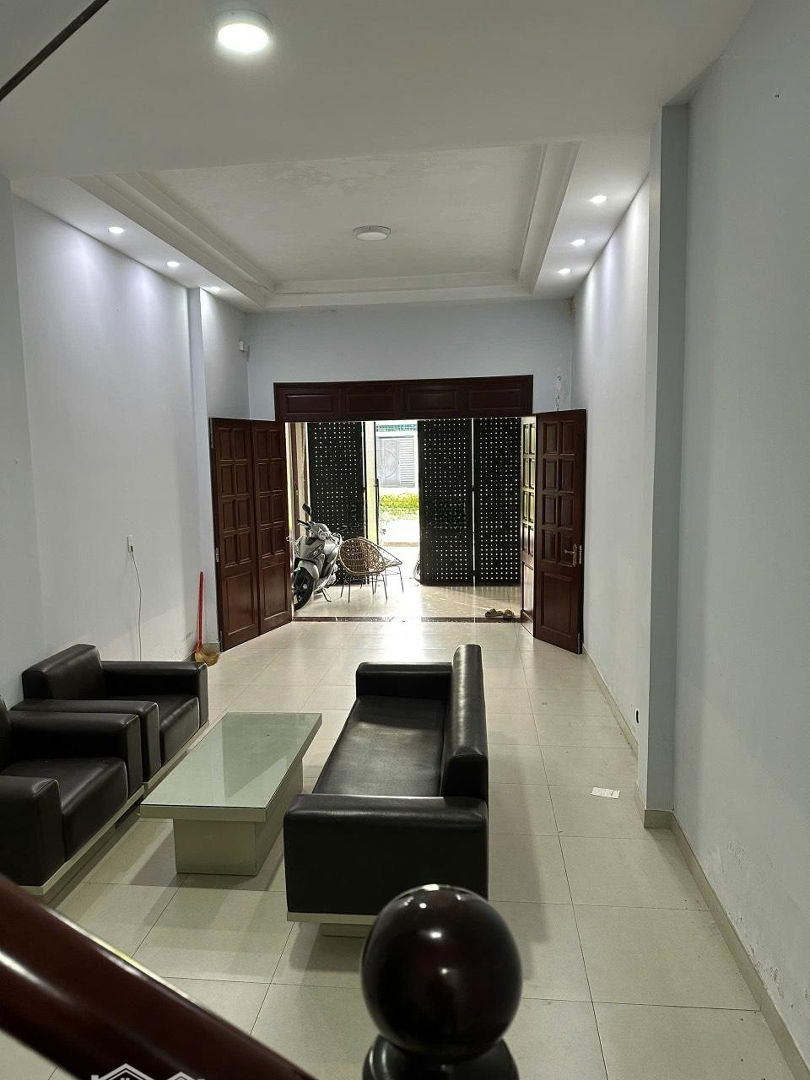 Nhà Đặng Thuỳ Trâm, Đối Diện Công Viên 4X22M 3 Lầu Có 5 Phòng Rộng Nội Thất