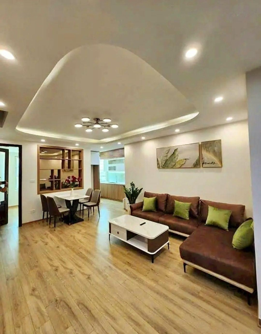 Bán Nhà Tập Thể Võ Thị Sáu, Bách Khoa, 102M2, Hai Bà Trưng, Nhà Đẹp Long Lanh, Ô Tô Đỗ Cửa