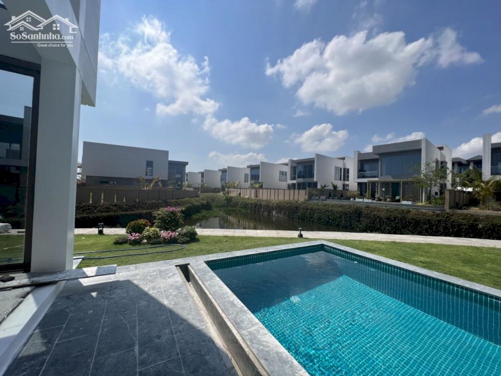 Bán biệt thư full ngoại thất 360m2 view kênh sinh thái cách bãi tắm biển du lịch 600m