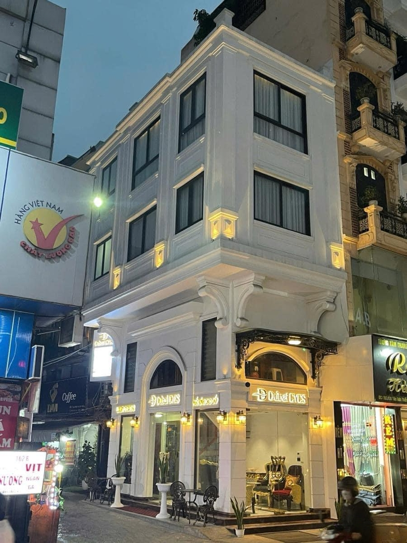 Bán Nhà Mặt Phố Cực Hiếm Tôn Đức Thắng, Đống Đa. 20.5M2,4 Tầng,Mt 3.02M, 14.7 Tỷ. Lô Góc 3 Thoáng