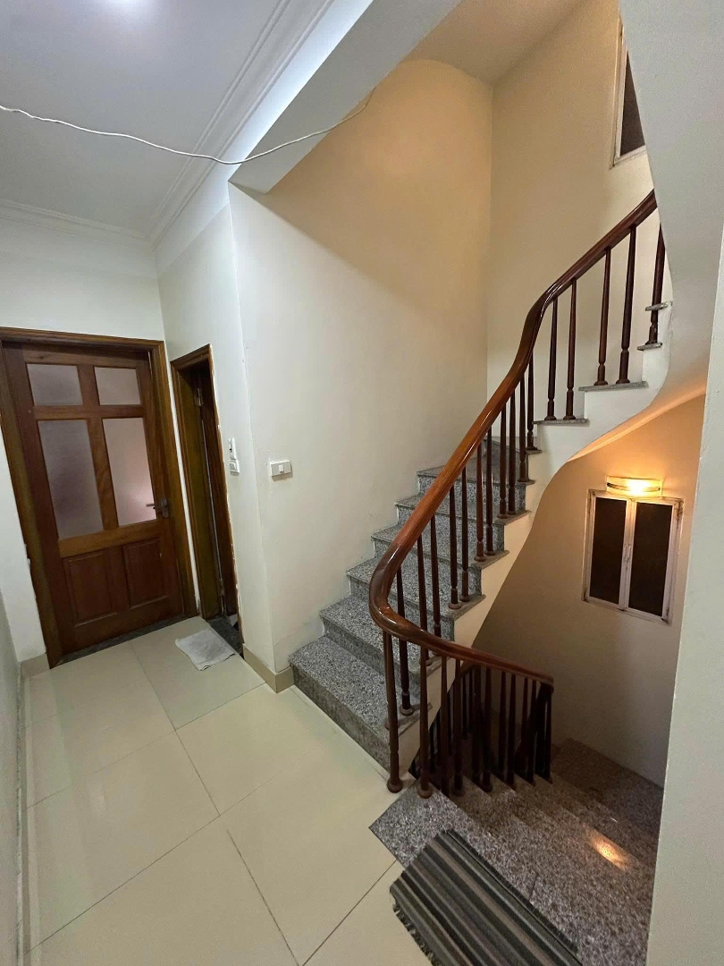 Cho Thuê Nhà Ngõ 315 Nguyễn Khang 55M2 X5T Ngõ Ô Tô
