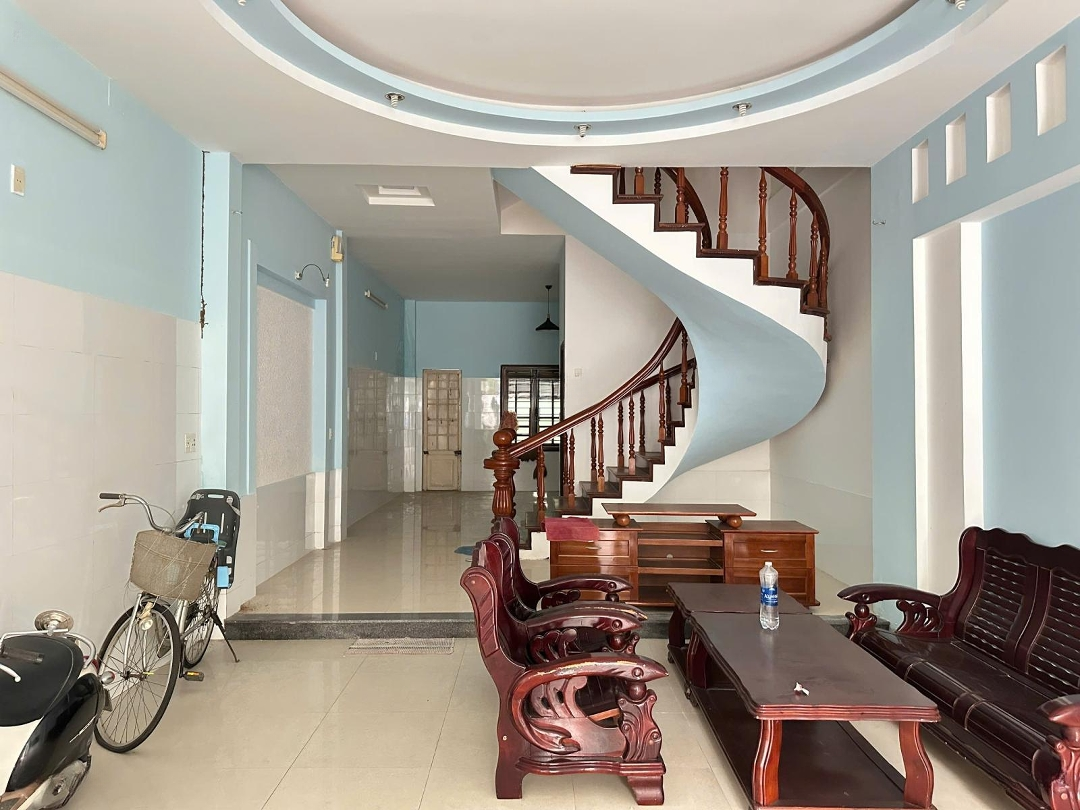 Bán Nhà 3 Tầng Bùi Kỷ Ngay Gần Trường Đại Học Ngoại Ngữ