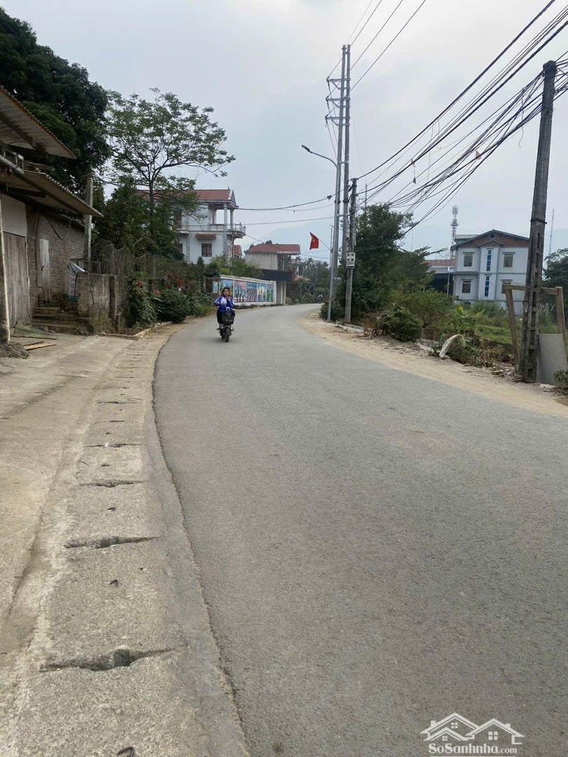 Chính Chủ Gửi Bán 330M. Mặt 10M. Thổ Cư 150M. Lô Đất Nằm Ngay Trục Chính Liên Xã Yên Bài