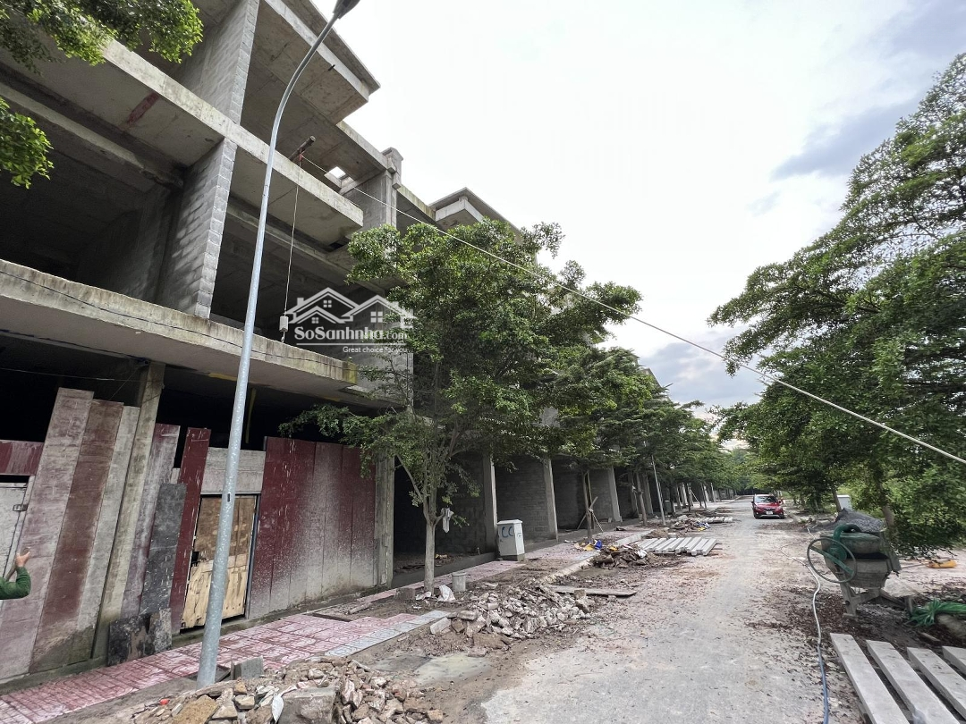 Bán Nhà Liền Kề Xây Thô 1 Trệt 2 Lầu Dự Án Ecotown Phú Mỹ