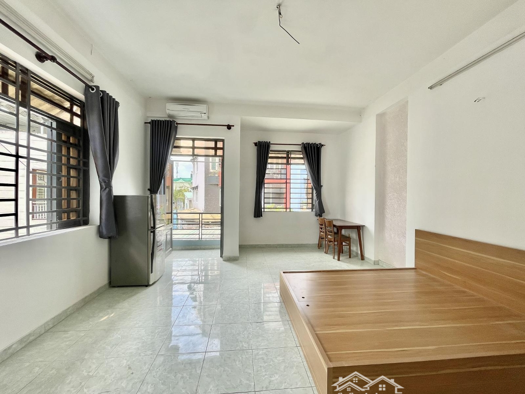 Phòng Ban Công Tách Bếp 35M2 Máy Giặt Riêng Nằm Ngay Nguyễn Tư Nghiêm