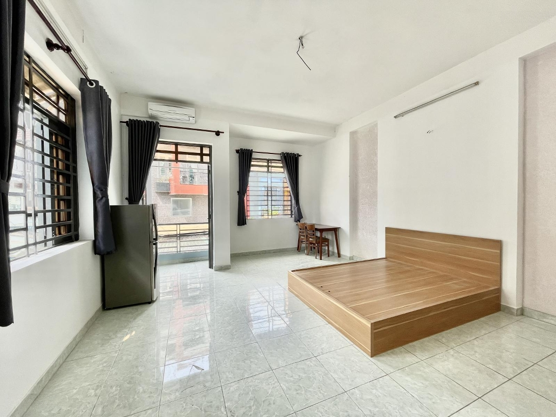 Phòng Ban Công Tách Bếp 35M2 Máy Giặt Riêng Nằm Ngay Nguyễn Tư Nghiêm