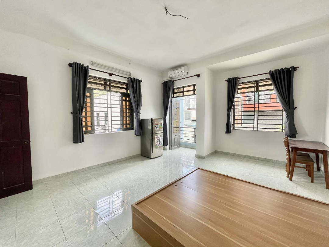 Phòng Ban Công Tách Bếp 35M2 Máy Giặt Riêng Nằm Ngay Nguyễn Tư Nghiêm