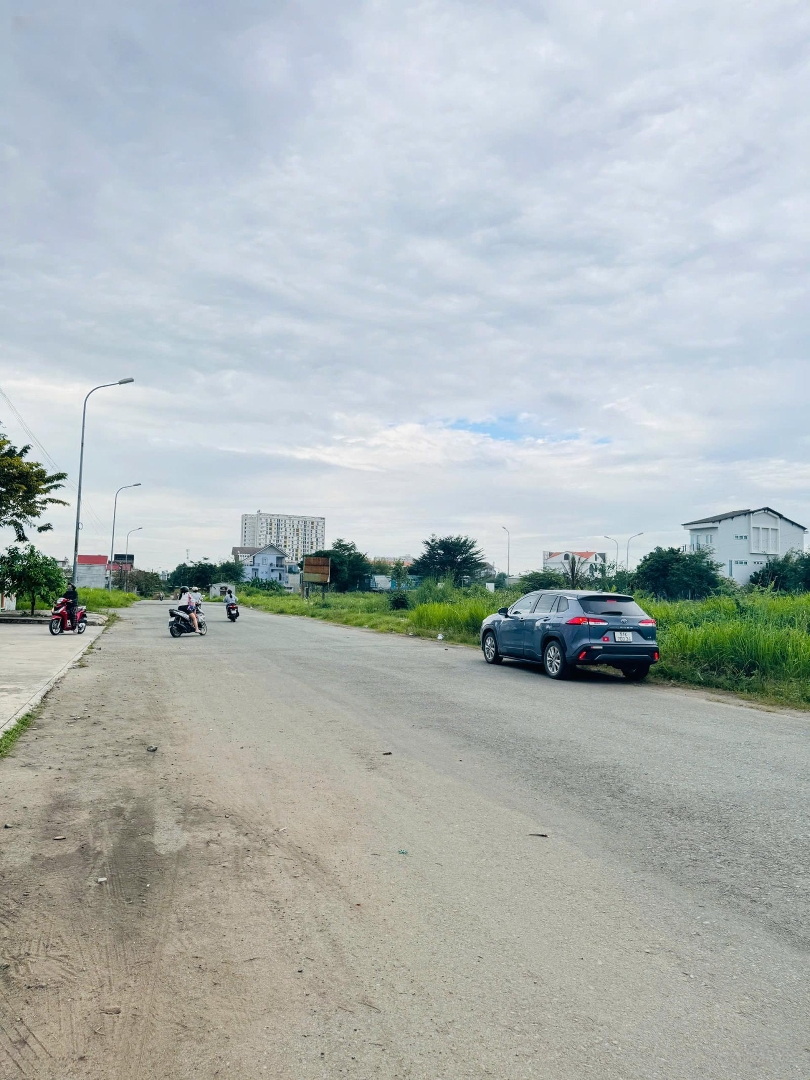 Mặt Tiền Hoa Hậu Trục 20M - Giá Siêu Rẻ Phú Nhuận 15X20M= 300M2. Giá Chốt 90 Triệu/M2 Giảm Còn 82 Triệu/M2.