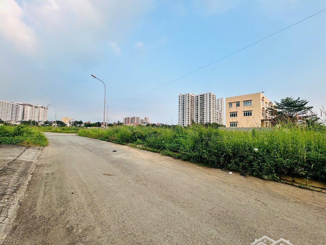 Mặt Tiền Hoa Hậu Trục 20M - Giá Siêu Rẻ Phú Nhuận 15X20M= 300M2. Giá Chốt 90 Triệu/M2 Giảm Còn 82 Triệu/M2.