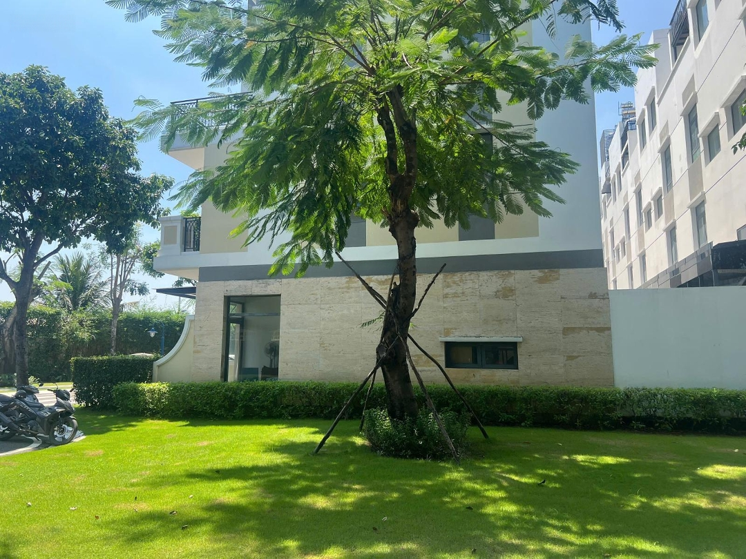 Bán Căn Góc Công Viên Verosa Park 0902514989