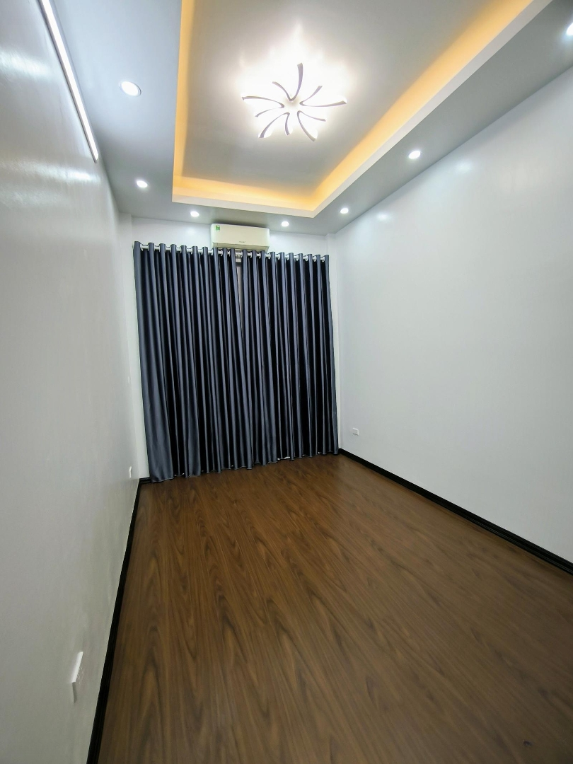 Thanh Nhàn - Hbt - Siêu Phẩm - Ngõ Thông - Dân Xây - Tiện Ích - 375M2 - 5 Tầng - 6,45 Tỷ