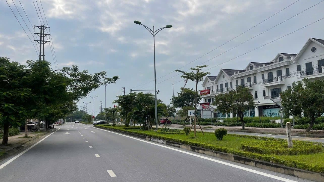 Bán Nhà Mặt Tiền Đường Đinh Tiên Hoàng ,Mặt Tiền 8M Hướng Đông Nam .Lh :0378965565