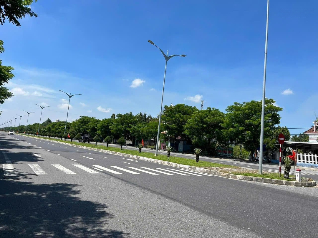 Mặt Tiền Trần Hưng Đạo. Ngay Sát Ranh Giới Đà Nẵng. Kinh Doanh Buôn Bán Thuận Tiện. Gần Đh Fpt Đn