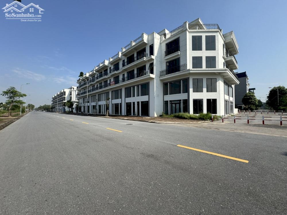 Cần bán gấp 80,6m2 Shophouse Metropolitan - Mặt phố Nguyễn Mậu Tài. Hai mặt đường trước sau