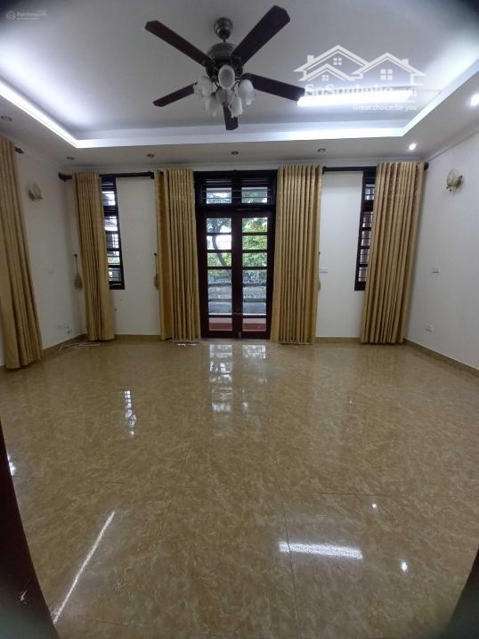 Cho Thuê Nhà Hoàng Cầu 55M2 X 4T, Ô Tô Đỗ Cửa, Vỉa Hè Rộng, Kinh Doanh Cfe,Vp, Kd Mọi Mô Hình. 17 Triệu
