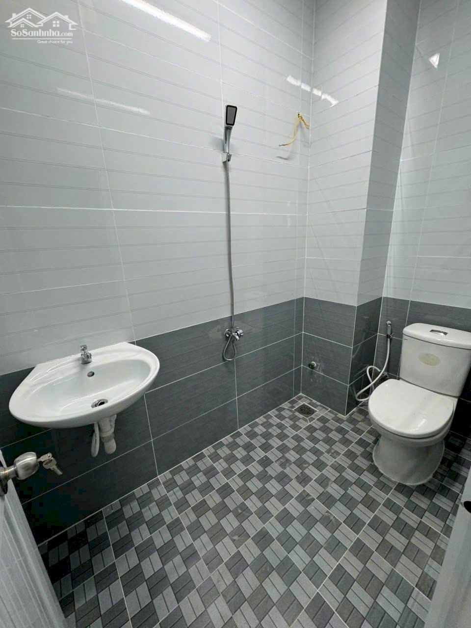 Cho thuê nhà nguyên căn ( hoặc bán), nở hậu tại 322 Tống Văn Hên, Phường 15,Quận Tân Bình, TP HCM