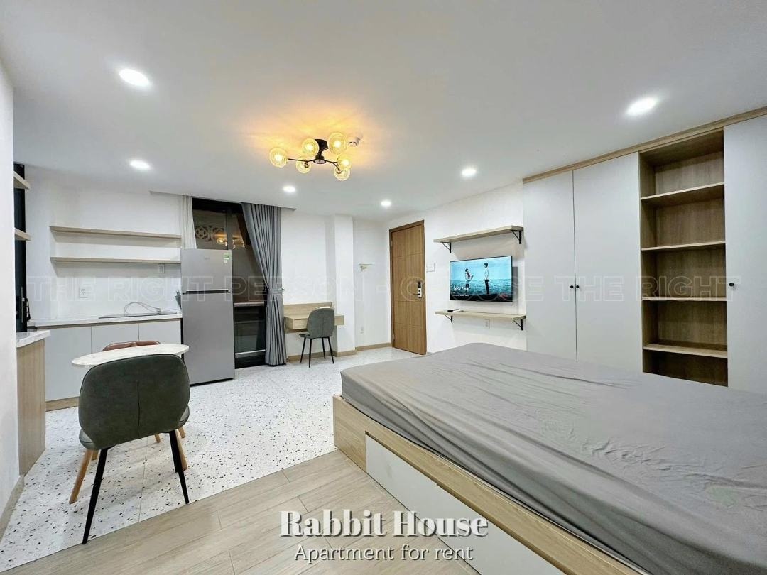 Căn Hộ Dịch Vụ Cao Cấp - 35M2 - Full Nội Thất Sịn Sò - Ban Công Thoáng - Thang Máy