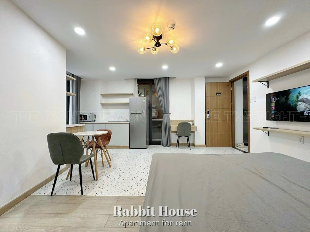Căn Hộ Dịch Vụ Cao Cấp - 35M2 - Full Nội Thất Sịn Sò - Ban Công Thoáng - Thang Máy