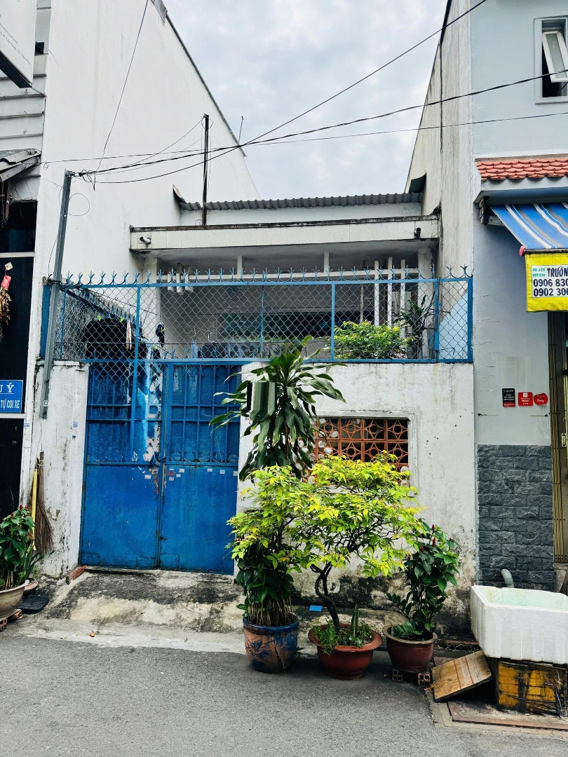 Bán Nhàhẽm Xe Hơi6M Phường Tân Quý - Dt: 4X18M - Cấp 4 - Giá: 6.8 Tỷ Thương Lượng