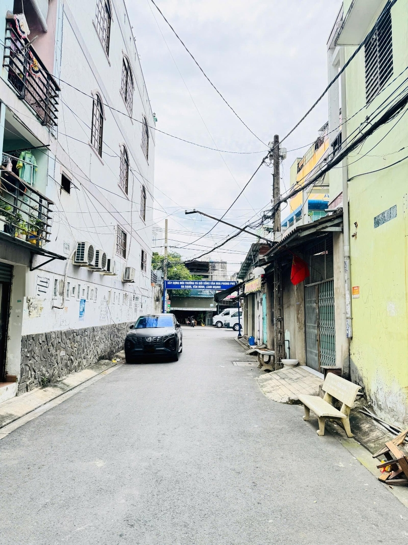 Bán Nhàhẽm Xe Hơi6M Phường Tân Quý - Dt: 4X18M - Cấp 4 - Giá: 6.8 Tỷ Thương Lượng