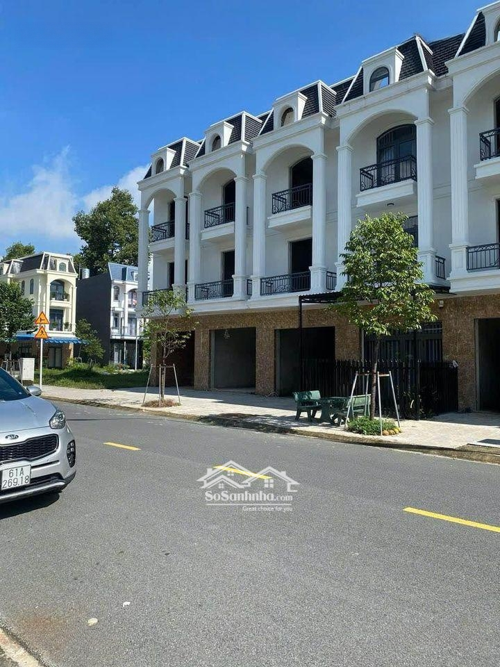 Gia Đình Cần Bán Gấp Nhà Phố 65M2 Giá Bán 2,9 Tỷ Đường Xe Hơi Thông Dt743, Shr, Mặt Tiền Xh Rộng