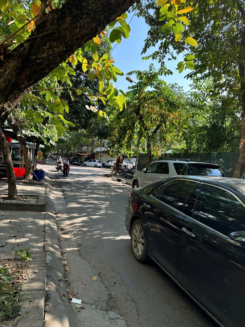 Cho Thuê Nhà Liền Kề 214 Nguyễn Xiển 170Mx6T, Thông Sàn, Thang Máy, Nhà Mới, Ô Tô Đỗ: Giá 50 Triệu/Th