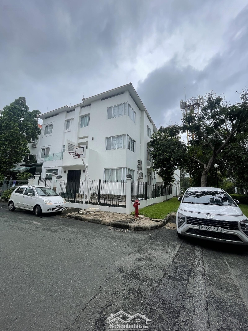 Bán Bt Mỹ Hưng, 50 Tỷ, 180.5M2, 4 Phòng Ngủ 5 Vệ Sinh Giá Ưu Đãi Tại Nguyễn Văn Linh, Tân Phong, Q7, Hcm