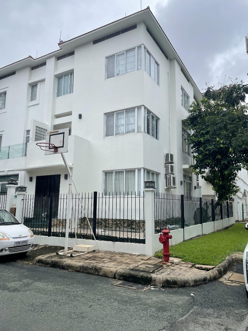 Bán Bt Mỹ Hưng, 50 Tỷ, 180.5M2, 4 Phòng Ngủ 5 Vệ Sinh Giá Ưu Đãi Tại Nguyễn Văn Linh, Tân Phong, Q7, Hcm