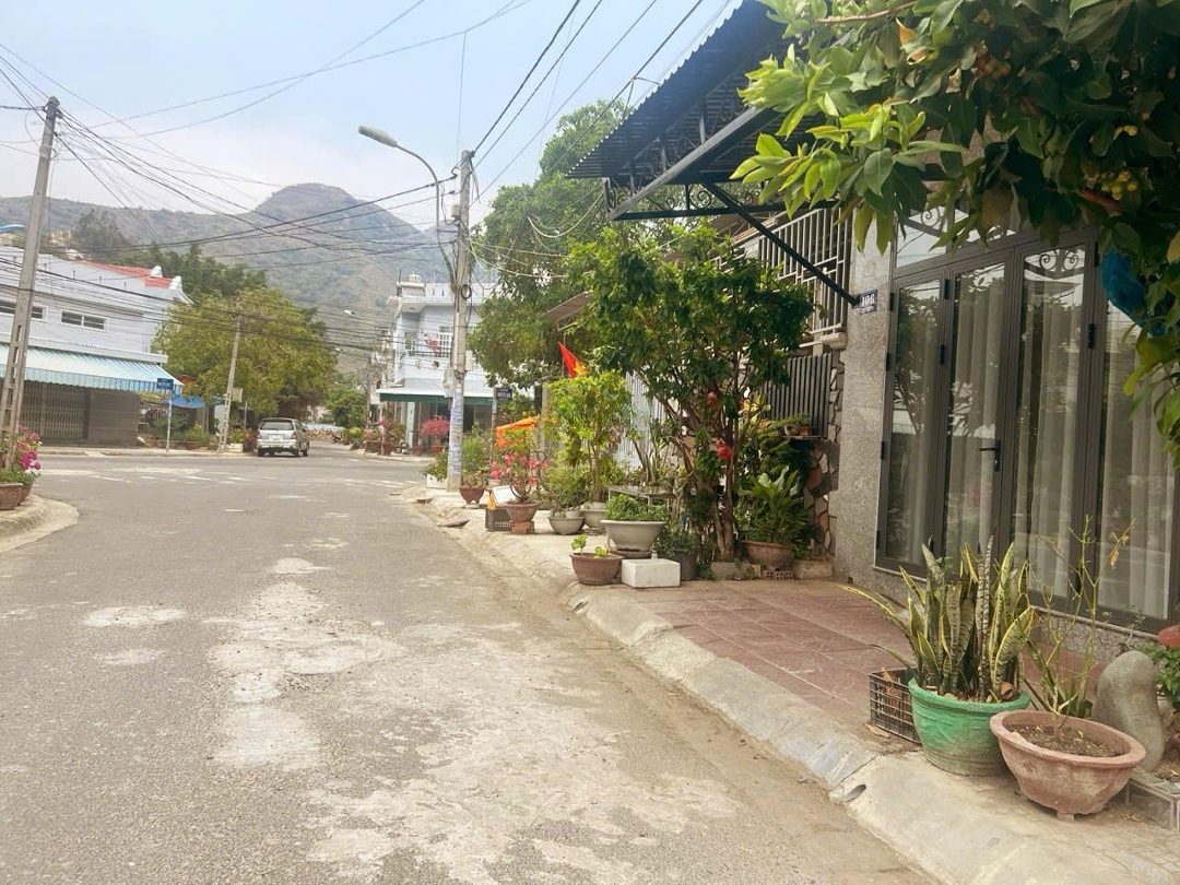 Bán Nhà Mới Xây Dọn Vào Ở Ngay Khu Hòn Xện - Vĩnh Hòa, Tp Nha Trang,Diện Tích92M2