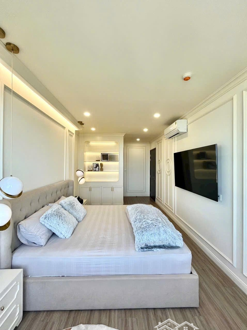 Bán Căn 2 Phòng Ngủ 2 Vệ Sinh79M2 Full Nội Thất Tầng Đẹp View Đẹp Sổ Sẵn . Ngân Hàng Hỗ Trợ 70%. Lãi Suất 6%