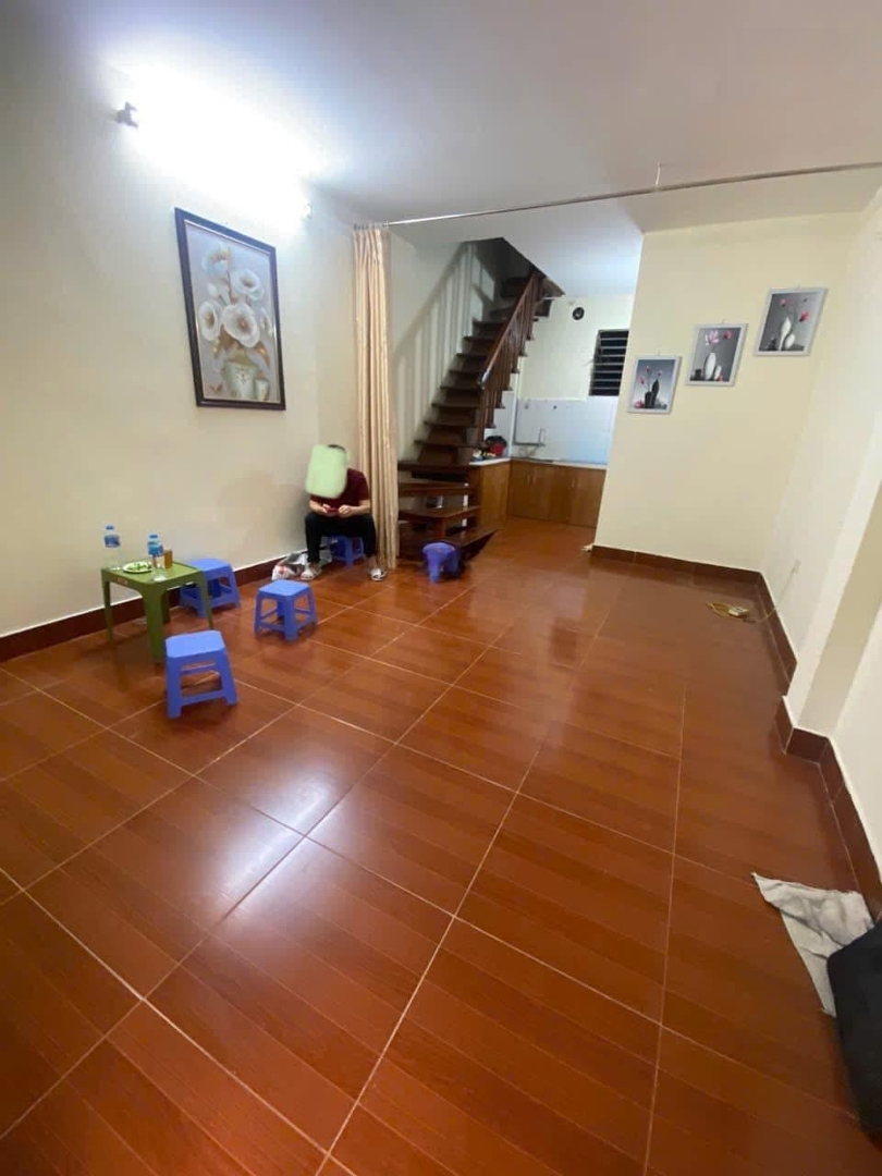 Bán Tập Thể Tầng 2 Kim Mã 2,8 Tỷ - Trung Tâm Ba Đình - 2 Ngủ 1 Vệ Sinh- Thoáng Trước Sau - Oto Đỗ Cửa