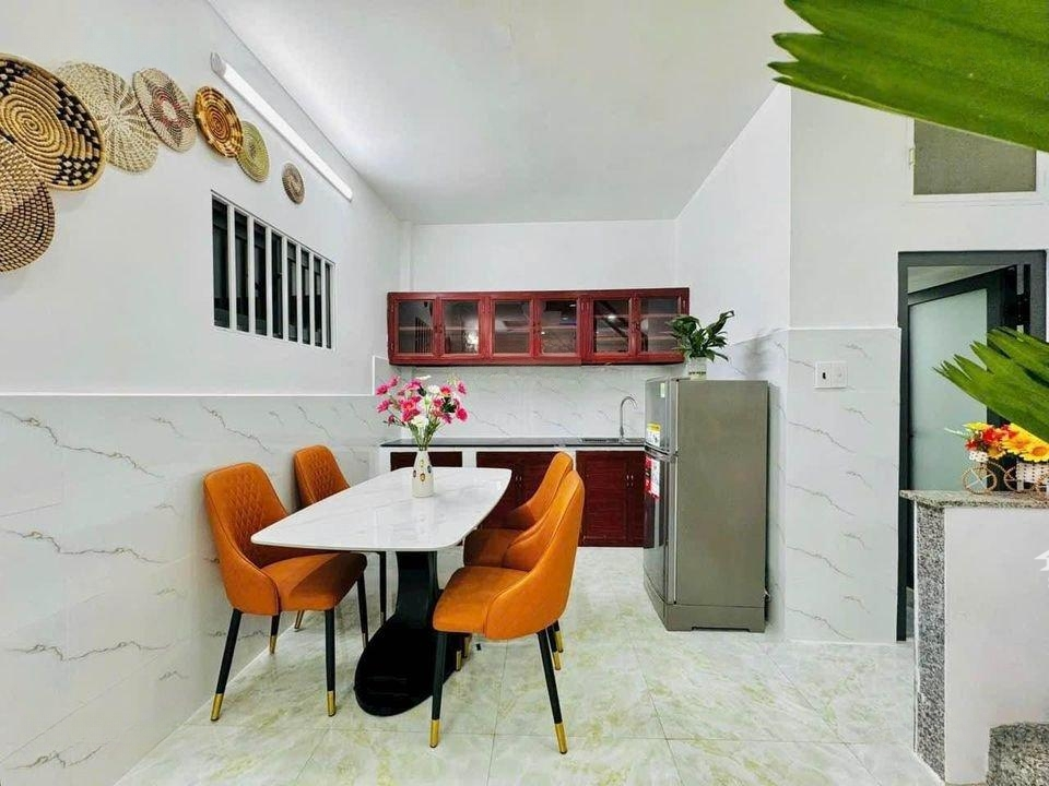 Bán Nhà Gấp Để Lo Việc Gia Đình, Tặng Full Nội Thất, Giảm Sâu Thêm 600 Triệu
