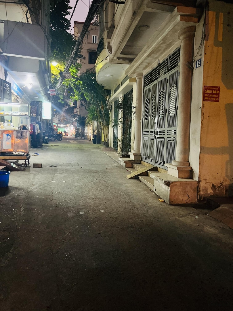 Mặt Ngõ Oto Kinh Doanh Phố Nguyễn Chí Thanh 32M * 5 Tầng,Mặt Tiền4.3M , Đường 5M , Giá Bán 8.9 Tỷ