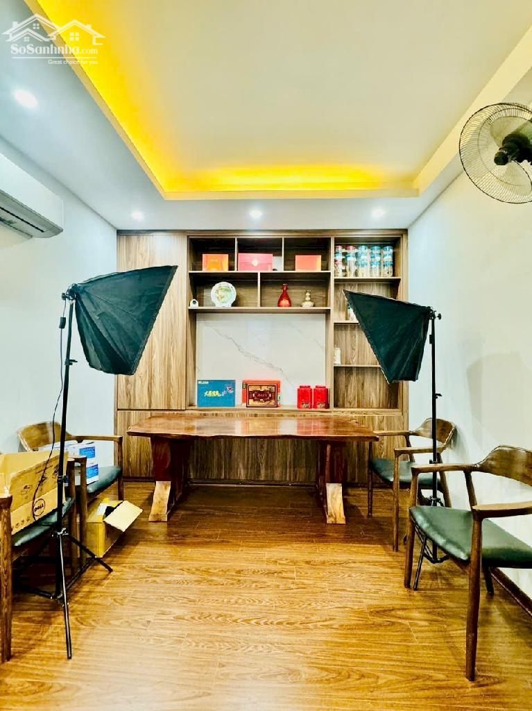 Bán TÒA NHÀ 7 tầng thang máy , lô góc phố Ngụy Như Kon Tum - giá thương lượng