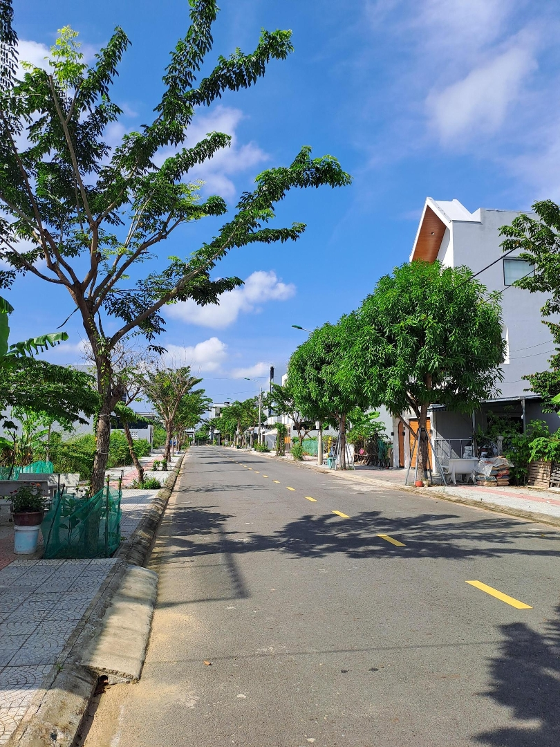 Chào Bán Nam Hoà Xuân Lô Sạch Đẹp Nằm Giữa 2 Trục Thông Nhà Cửa Sầm Uất Tuyệt Đẹp Giá Bán 3.3 Tỷ
