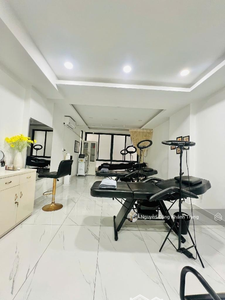 Bán Nhà Lý Chính Thắng Q3 - Kd 40 Triệu/Th - Thang Máy -Hẽm Xe Hơisátmặt Tiền- Nội Thất Giá Trị - 81M2 - 20Tỷ