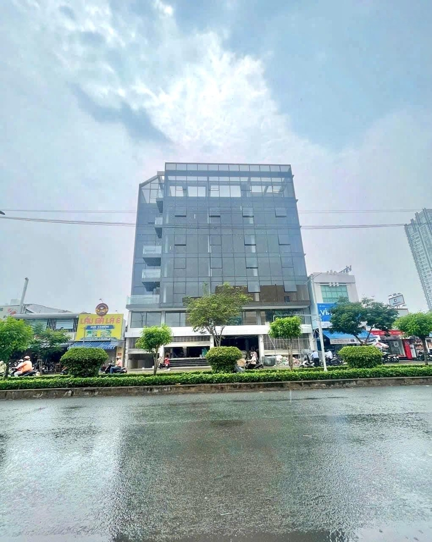 Bán Nhà Mặt Tiền Võ Văn Kiệt, Giáp Quận 1. Diện Tích: 25X50M. Xd: 2 Hầm + 14 Tầng. Giá Bán 248 Tỷ