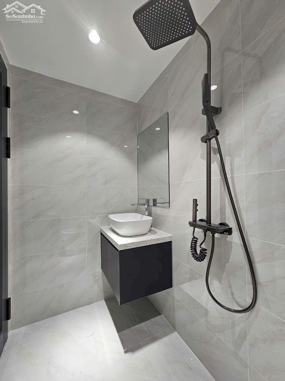 Nhà đẹp lô góc 2 mặt kiệt Lê Đình Dương. Diện tích 33m2. Chỉ 2.8 tỷ