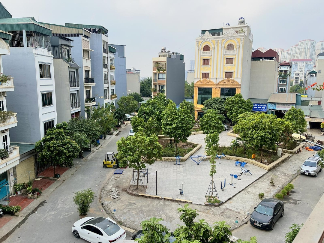 Bán Gấp Trong Tháng Nhà Liền Kề 4 Tầng Trước Mặt Là Công Viên 3 Ô Tô Tránh Nhau Thoải Mái