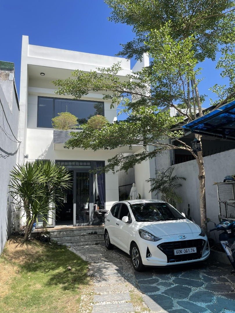 Bán Nhà Sân Vườn 215M2, Sổ Riêng Full Thổ Cư