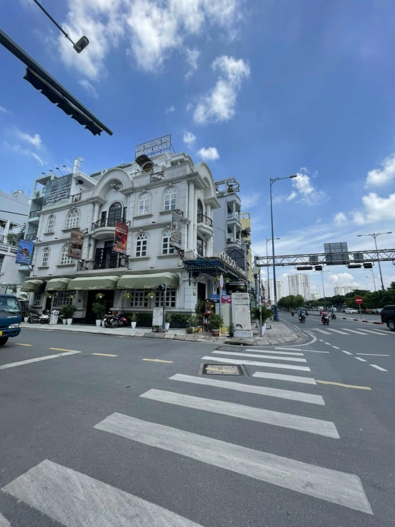 Bán Nhà Góc 2Mt Võ Văn Kiệt, Phường Cô Giang, Quận 1 Dt(9X20M) 5 Tầng, Hđt 240 Triệu/Th. Giá Bán 65 Tỷ