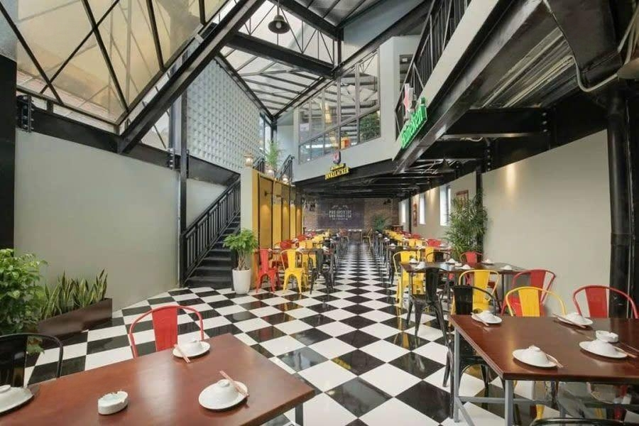 Cho Thuê Nhà Mặt Phố Nguyên Hồng, Giá Thuê 43 Triệu, Tổng Diện Tích 250M2, Mặt Tiền 5M
