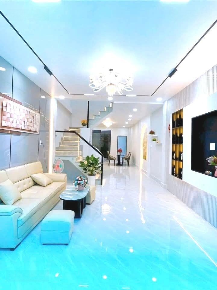 Giảm 350 Triệu! Phố Giảng Võ, Nhà Full Nội Thất, Ngõ Thông, Cách Ô Tô 30M,Diện Tích40M2 X 4 Tầng