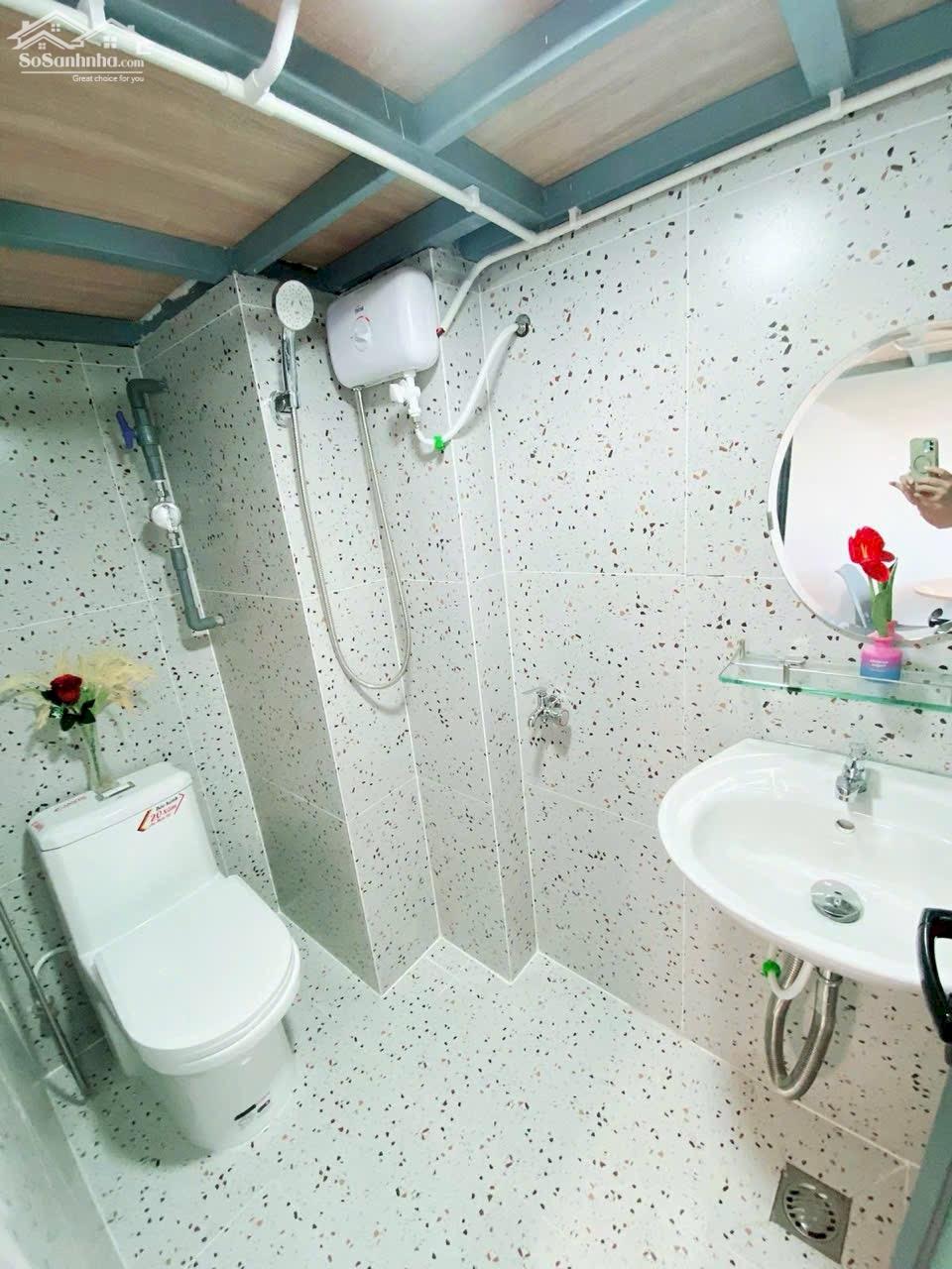 Trống 1 Phòng mới xây Nơ Trang Long Quận Bình Thạnh rộng ở được 3-4 người